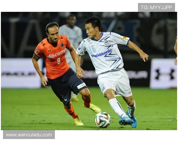 冈山绿雏与山口雷诺的激烈对决展现足球魅力与团队精神